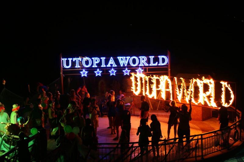 UTOPiA WORLD